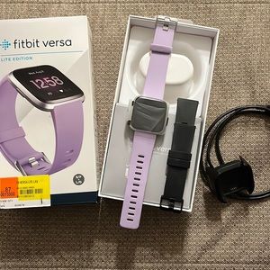 Fitbit versa lite bundle